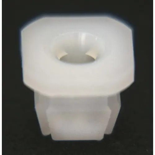 GRAPA UNIVERSAL CHEVROLET Mod. 67+ para tornillo #8-10 tablero - Carroceria alto 0.9 cm. 4 patas (20 pzas)
