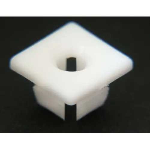 GRAPA UNIVERSAL CHEVROLET para tornillo #14 portaplaca entrada 3/8" alto 1 cm. (20 pzas)