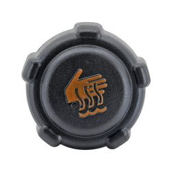 TAPON NS KICKS 17-20 RN DUSTER 13-21/CAPTUR 18-20/FLUENCE 11-16/OROCH 18-20/MEGANE II 04-07/SANDERO 12-18/KANGOO 09-19/LOGAN 15-19 ANTICONGELANTE 3.3 CM NEGRO 5.5 CM PLASTICO CHIN 3.6 CM 7700805131 Delantera