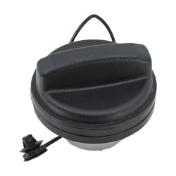 TAPON CV SONIC 12-14 CV TRAX 13-16 GASOLINA SIN LLAVE NEGRO 6CM PLASTICO 7.5CM BRA 2.5 CM 4 CM 95049577 CON CORREA UNICK
